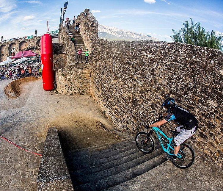 Race breakfast here in Spain, and super stoked about this banger of a shot from last night, massive thanks for this cool pic from @svenmartinphoto! Makes me look almost #Pro. Just don't ask me about the berm... #notpro. Time to gear up at @world_enduro #dirtynomad #nomadness #stairranger #frothing #EWSfever #EWSspain #forgotabouttheberm #whatdoesitsayontheback